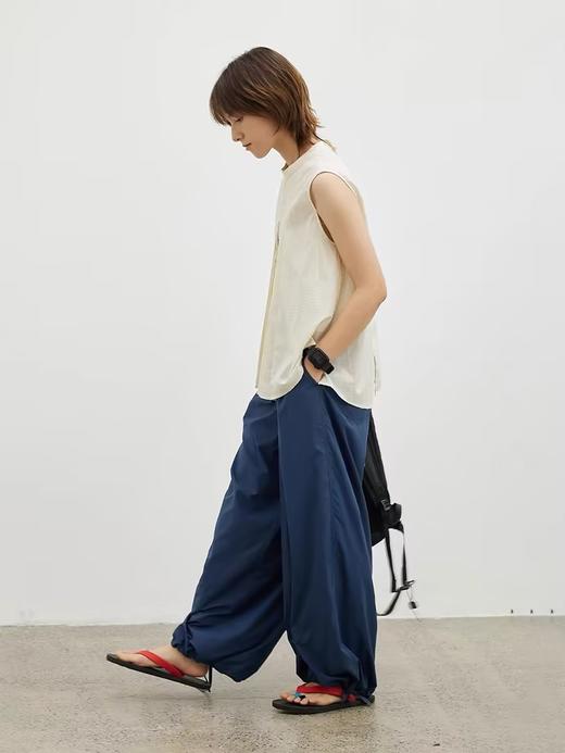 步履不停/4B12018C/打褶无袖小衫 商品图3