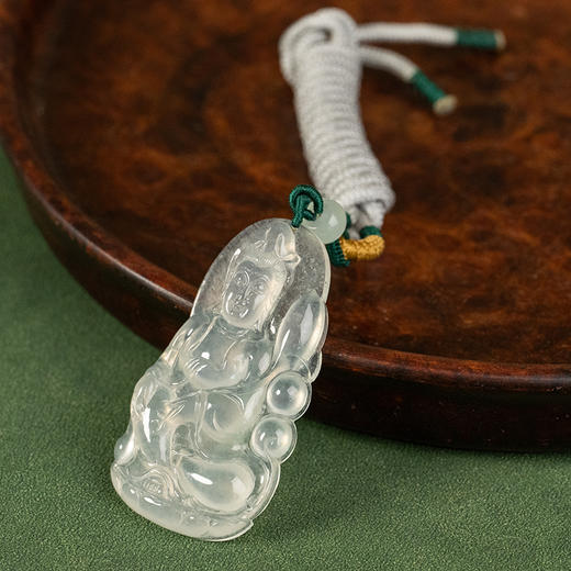 高冰种翡翠执莲观音牌挂饰 商品图1