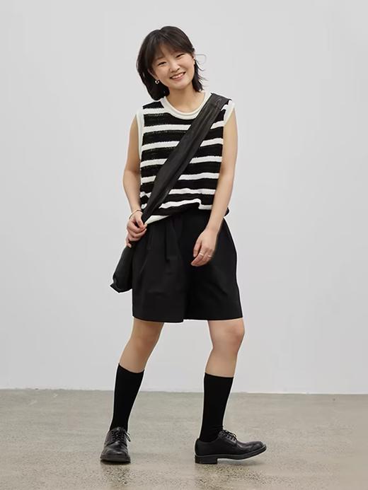 步履不停/4B12020C/镂空多巴胺黑白条纹针织无袖背心坎肩 商品图1