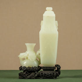 清 玉雕铺首耳蕉叶纹方尊及瑞兽花觚双联瓶摆件（紫檀座）