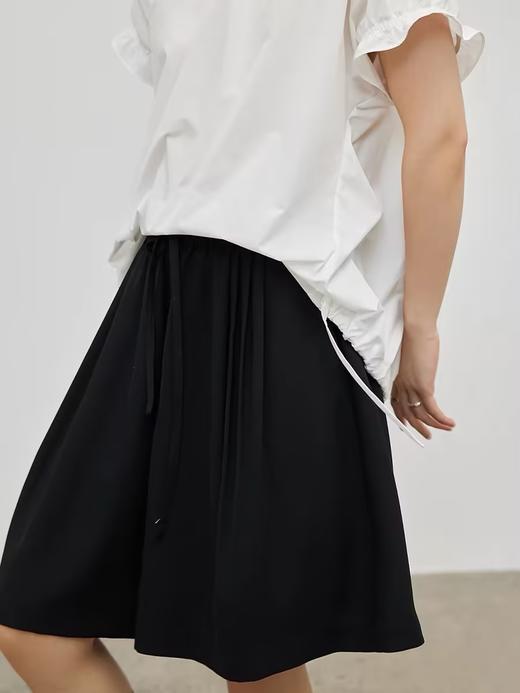 步履不停/4B41099C/仿麻感松紧腰黑色五分短裙裤 商品图0