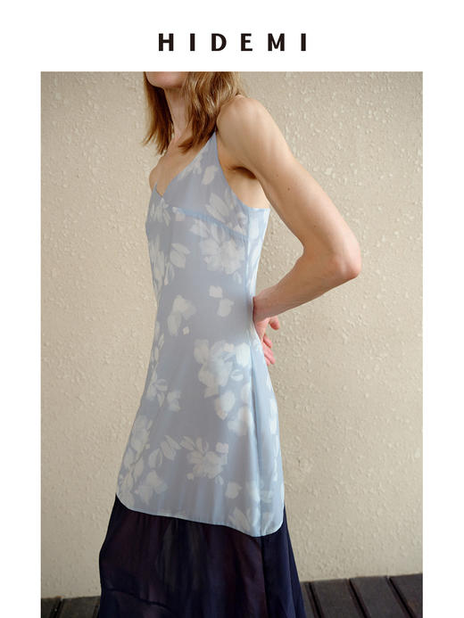 HIDEMI 度假系列拼接设计感艺术感水波柔雾印花清透凉爽感吊带连衣裙 商品图2