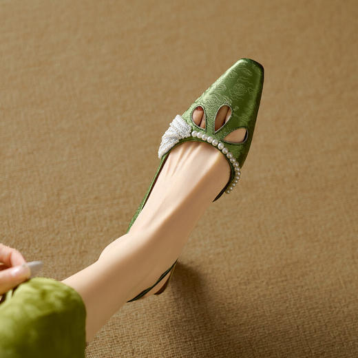 【预售5天】新中式国风包头凉鞋女夏季外穿高跟尖头后绊带珍珠仙女风粗跟单鞋YY&YY7629 商品图1