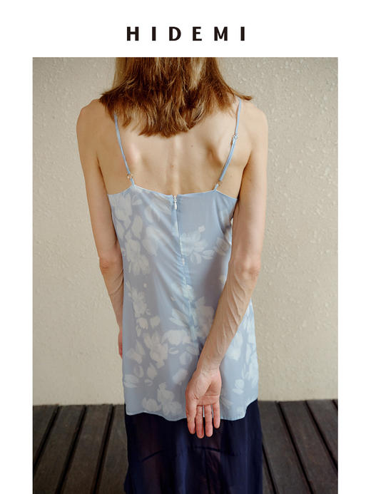 HIDEMI 度假系列拼接设计感艺术感水波柔雾印花清透凉爽感吊带连衣裙 商品图6