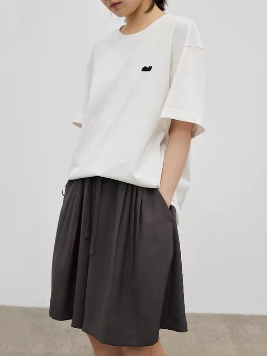 步履不停/4B41099C/仿麻感松紧腰黑色五分短裙裤 商品图3