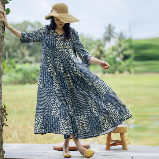 绽放旅行女装338朵/蓝染效果印花v领海边度假宽松文艺亚麻连衣裙 商品图2