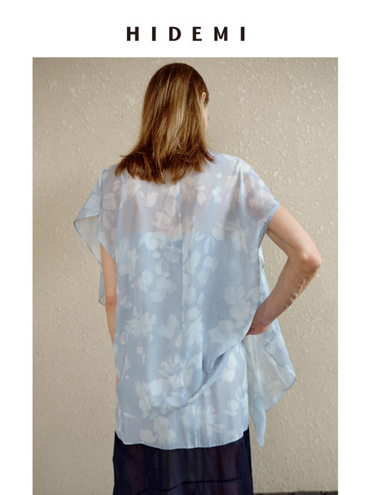 HIDEMI 度假系列设计感艺术感水波柔雾印花清透凉爽感丝巾绑带前后多穿式上衣 商品图4