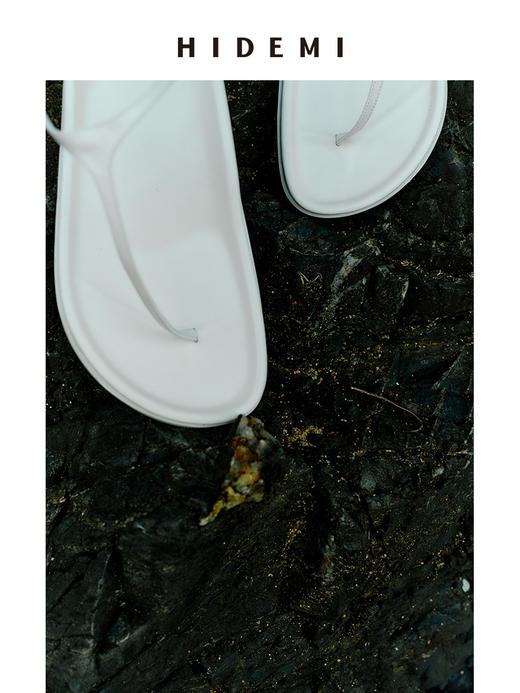 HIDEMI 极简夹脚人字绑带式厚底白色凉鞋 商品图10