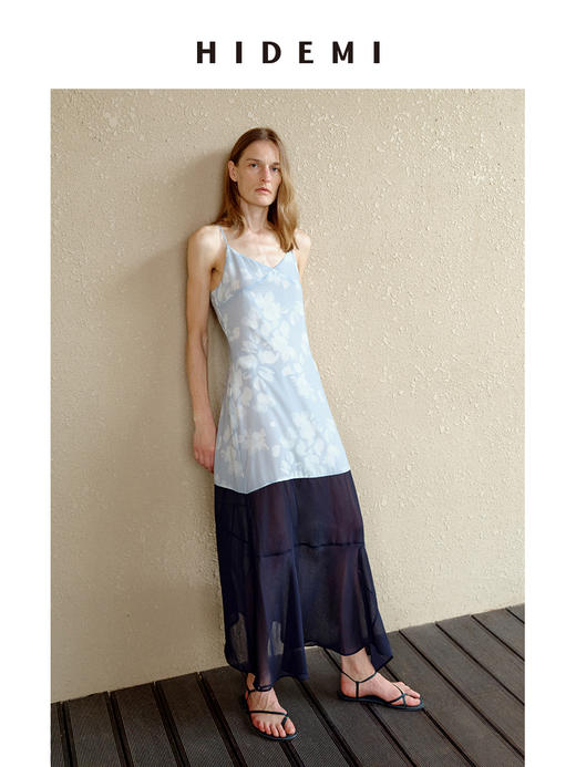 HIDEMI 度假系列拼接设计感艺术感水波柔雾印花清透凉爽感吊带连衣裙 商品图4