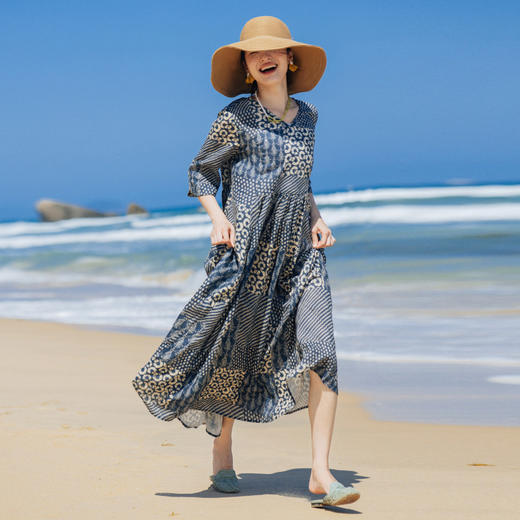 绽放旅行女装338朵/蓝染效果印花v领海边度假宽松文艺亚麻连衣裙 商品图0