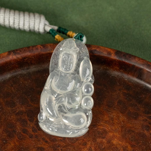 高冰种翡翠执莲观音牌挂饰 商品图0