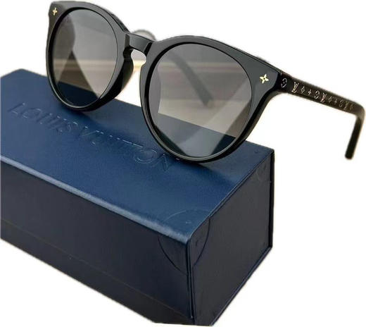 LV太阳镜。  自己备注戴帽色黑色。 商品图2