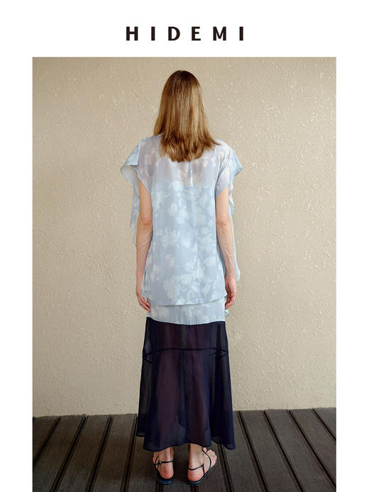 HIDEMI 度假系列设计感艺术感水波柔雾印花清透凉爽感丝巾绑带前后多穿式上衣 商品图5