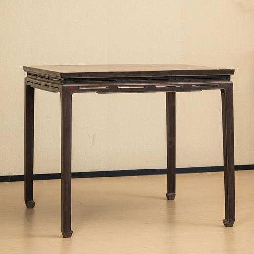 清 红木束腰马蹄腿鱼门洞八仙桌 商品图1