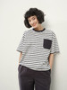 贴布刺绣口袋海魂条纹短袖T恤 全棉质感面料 布面紧凑细腻 肤感舒适 宽松的直身版型 遮肉显瘦 基础好搭 单口袋装饰 侧缝对条工艺 商品缩略图2
