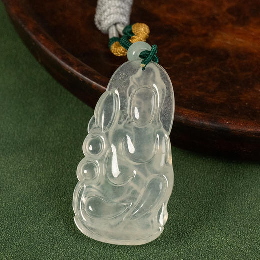 高冰种翡翠执莲观音牌挂饰 商品图4