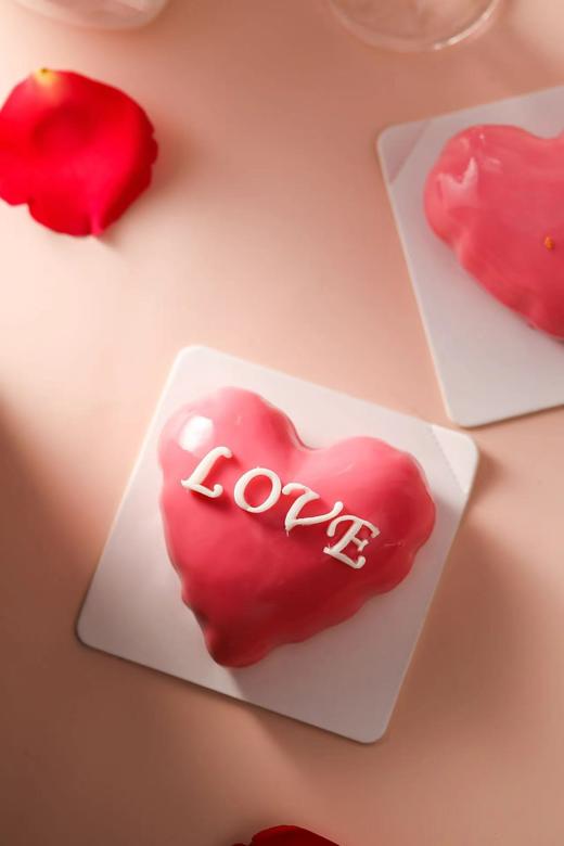 香草可可樱桃酒心儿慕斯甜品 商品图2