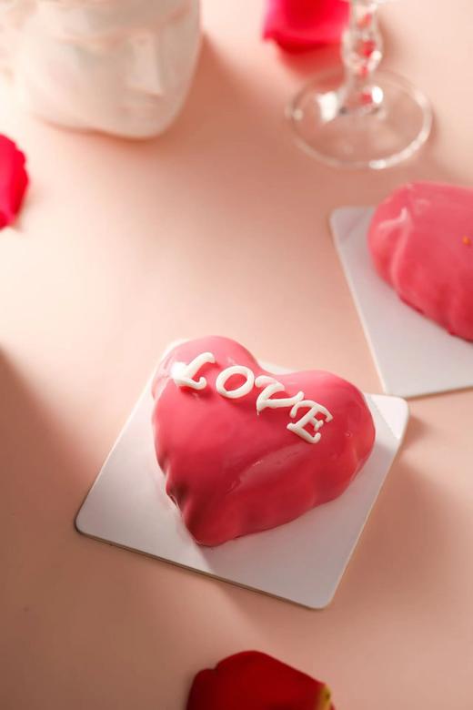 香草可可樱桃酒心儿慕斯甜品 商品图1