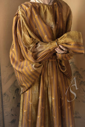 Mutedance  古金拼色多裁片系带上衣