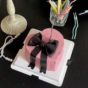 黑粉爱心蝴蝶结蛋糕（百分百进口动物奶油）