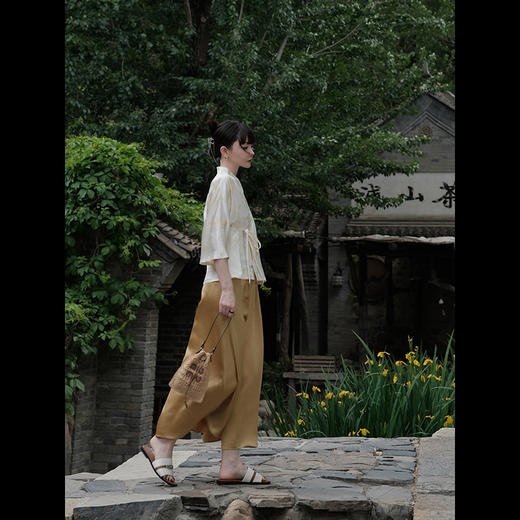 UMILAB【兰亭】100%醋酸褶皱肌理感灵动自若新中式系带上衣H1192W 商品图1