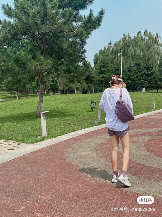 特价清仓!!不退不换!!!官网💰680【lu家3.0新款10L斜挎包】15色可选！市面唯一对版渠道，专柜正品内审渠道货源❗️五金真空环氧电镀！230g贡缎里料，用来做礼服的面料！防水抗油污，质感超好 商品图8