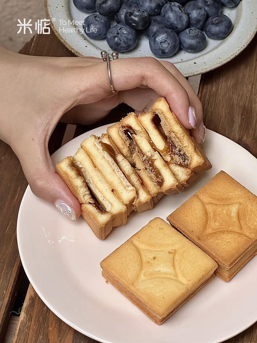 🎄【米惦夹心小盒子】➡️焦糖奶油夹心曲奇💕 💕尝一口名媛下午茶☕️🫖这种双层夹心的组合真的让人惊艳了🔥 🔥新增抹茶口味，这个夏季需要这抹清新绿意🍃 商品图7