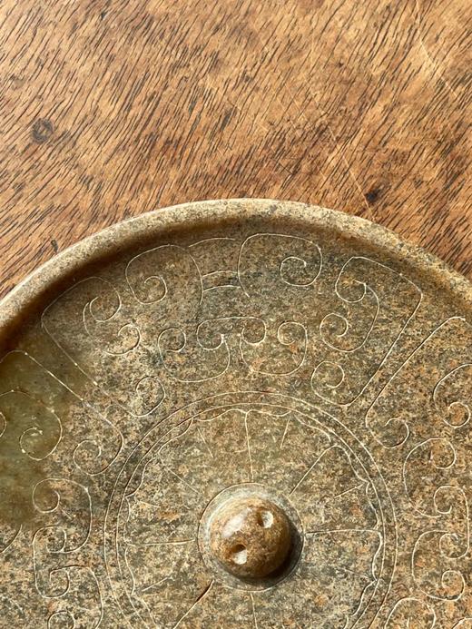 褐灰沁和田玉雕铜镜式摆件，顺丰包邮 商品图7