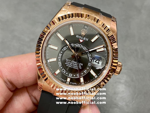 NOOB升级版 劳.力士Rolex Sky-Dweller 天行者！精彩细节：
【表壳】尺寸42毫米，沉稳可靠、雍容大度！
表圈采用劳力士Ring Command三角坑纹，旋转外圈可调转月份功能！ 商品图1