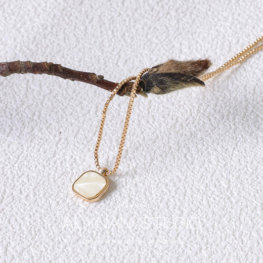 鹿向南ALXNAN “简约方糖锁骨项链”【兑换成功积分不予退回，请知悉 】 商品图2