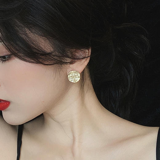 鹿向南ALXNAN 不对称花朵耳环 商品图2