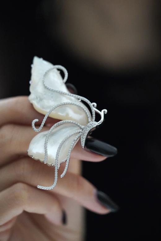 白贝母蝴蝶胸花 商品图0