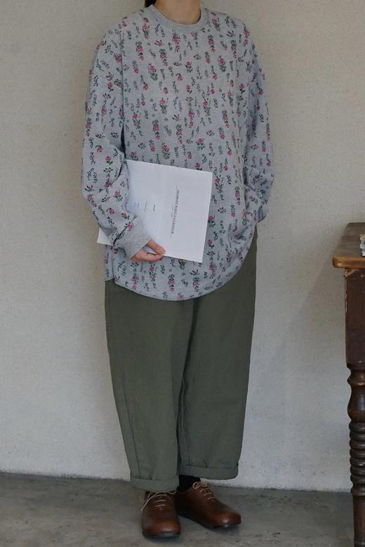 HARVESTY 灰底碎花圆领长袖上衣T恤 商品图3