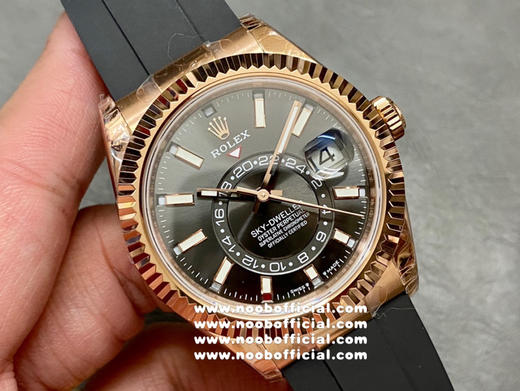 NOOB升级版 劳.力士Rolex Sky-Dweller 天行者！精彩细节：
【表壳】尺寸42毫米，沉稳可靠、雍容大度！
表圈采用劳力士Ring Command三角坑纹，旋转外圈可调转月份功能！ 商品图0