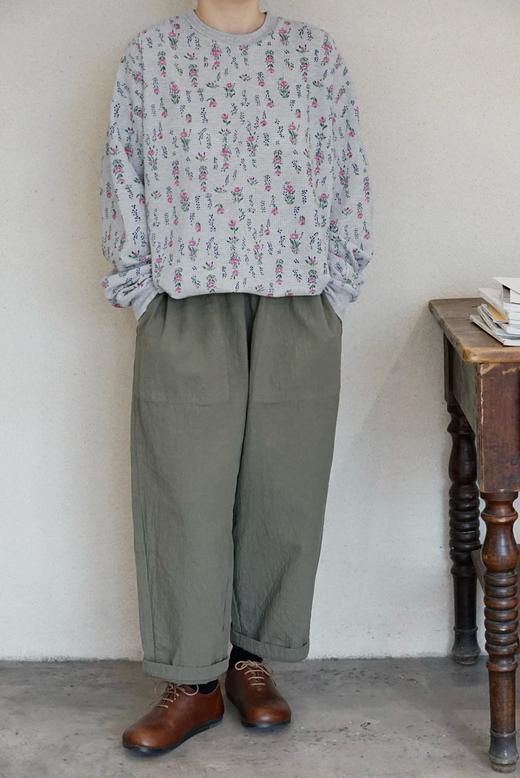 HARVESTY 灰底碎花圆领长袖上衣T恤 商品图5