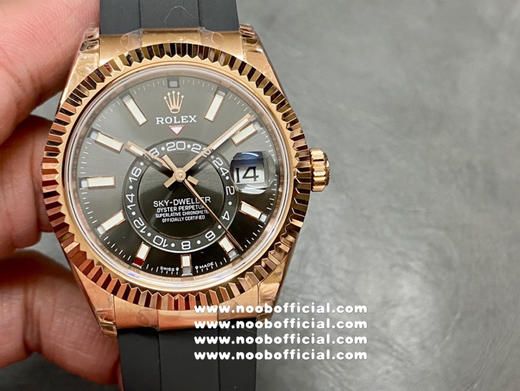 NOOB升级版 劳.力士Rolex Sky-Dweller 天行者！精彩细节：
【表壳】尺寸42毫米，沉稳可靠、雍容大度！
表圈采用劳力士Ring Command三角坑纹，旋转外圈可调转月份功能！ 商品图14