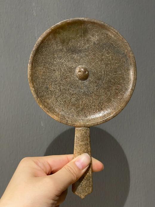 褐灰沁和田玉雕铜镜式摆件，顺丰包邮 商品图1