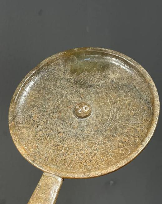 褐灰沁和田玉雕铜镜式摆件，顺丰包邮 商品图3