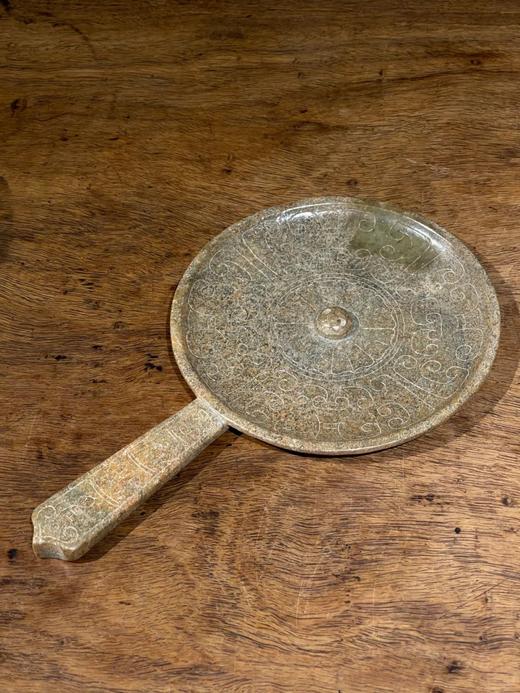 褐灰沁和田玉雕铜镜式摆件，顺丰包邮 商品图13