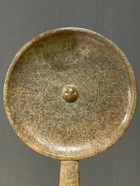 褐灰沁和田玉雕铜镜式摆件，顺丰包邮