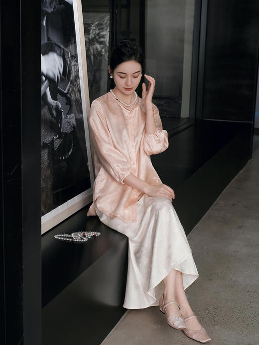 盛唐婧 |提花真丝缎七分袖气质上衣-粉色 商品图5