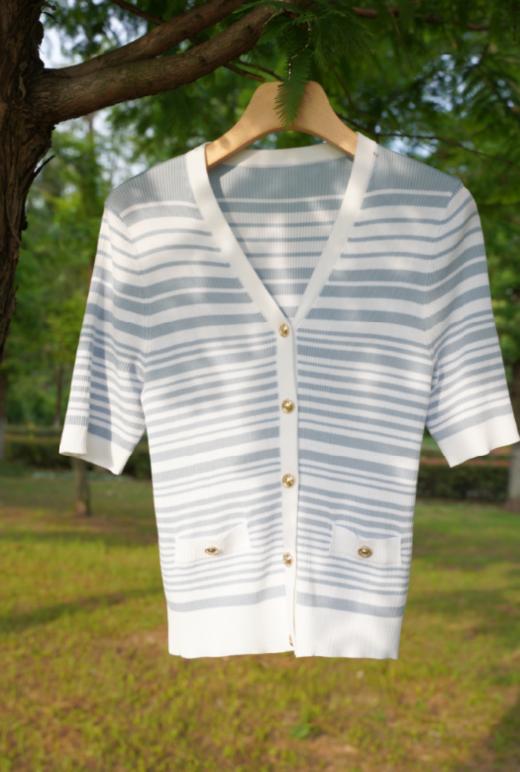 臣禾V领条纹针织JZ242050296 商品图6