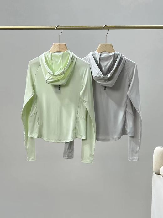 点此购买 迪桑特夏季女士冰感运动户外轻薄皮肤衣外套防晒衣 qk 288704 商品图3