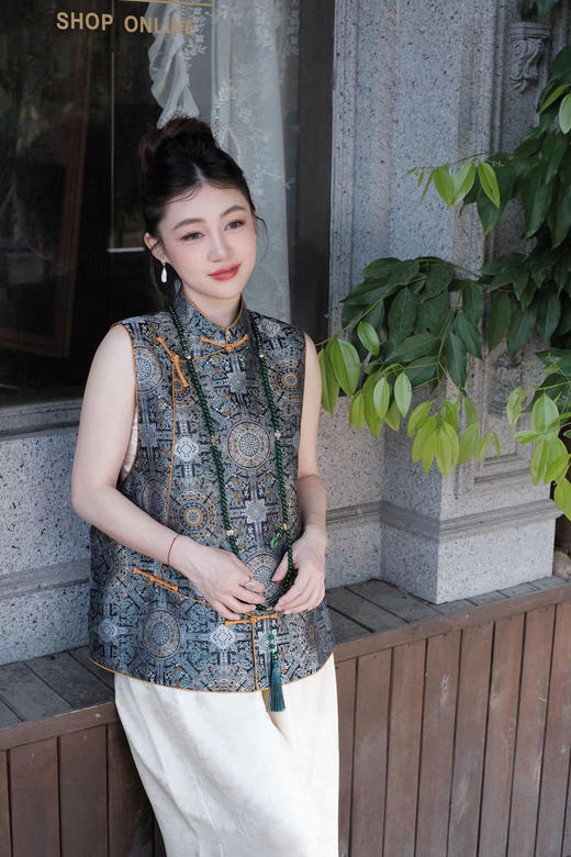 盛唐牡丹 |重缎宋锦八达晕纹偏襟马甲 商品图2