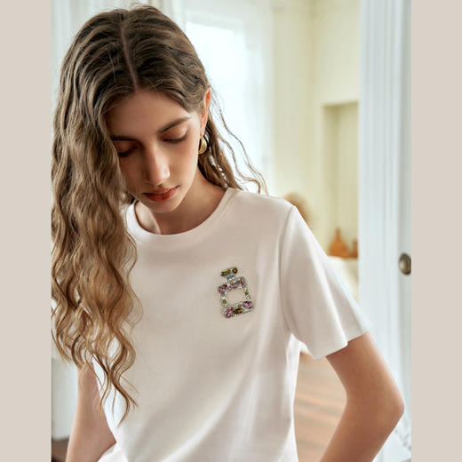 OLrain欧芮儿白色短袖T恤女夏季2024年新款时尚通勤刺绣圆领上衣 商品图1