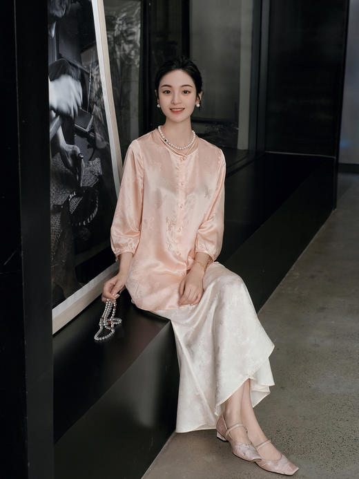 盛唐婧 |提花真丝缎七分袖气质上衣-粉色 商品图4