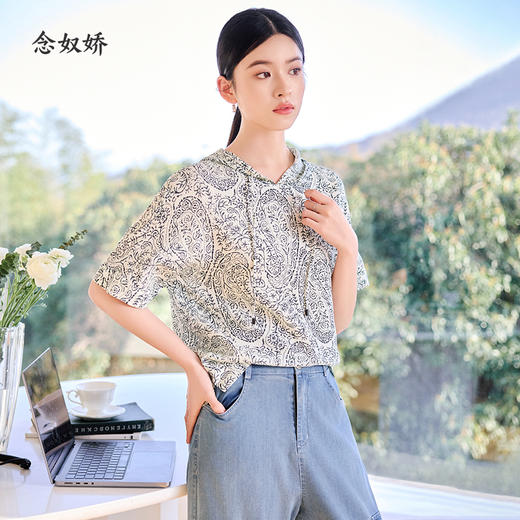 【商场同款】CNV4581  “ 腰果花帽衫  ”  手绘腰果花图案雅致经典 T型廓形包容身形 宽松舒适 纯黏胶成份透气性好 清凉不粘身 连帽衫 商品图0