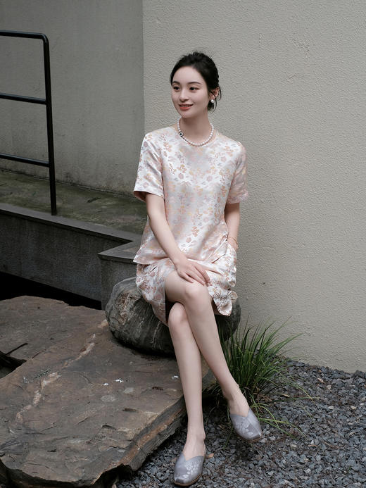 盛唐婧 |真丝宋锦朱颜粉黛上衣 商品图9