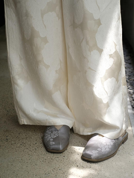 盛唐婧 |真丝冠乐皱月白直筒裤 商品图3