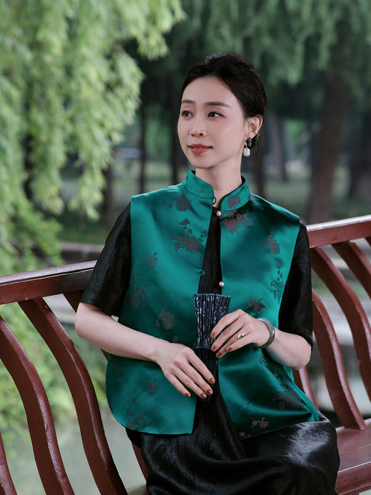 微瑕秒杀 |盛唐牡丹 |苔绿菊花纹花锦缎马甲[特价品](特殊商品不退不换) 商品图0